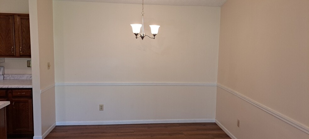 Building Photo - 120 Creekwood Dr