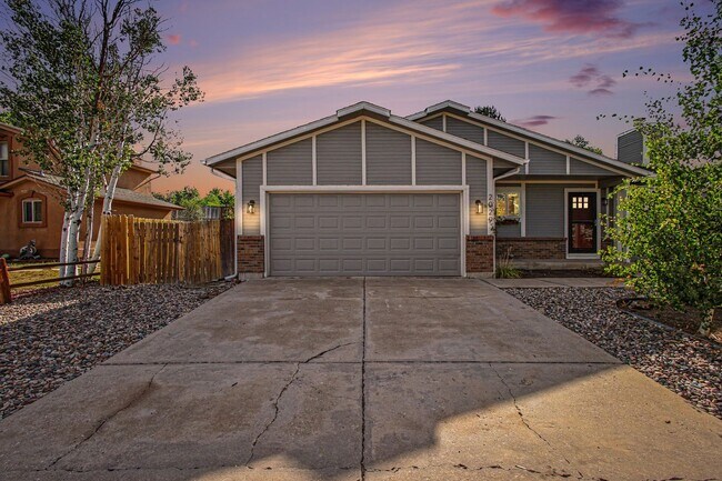 Building Photo - 3 bedroom, 2 car garage, fenced yard, updated and clean!