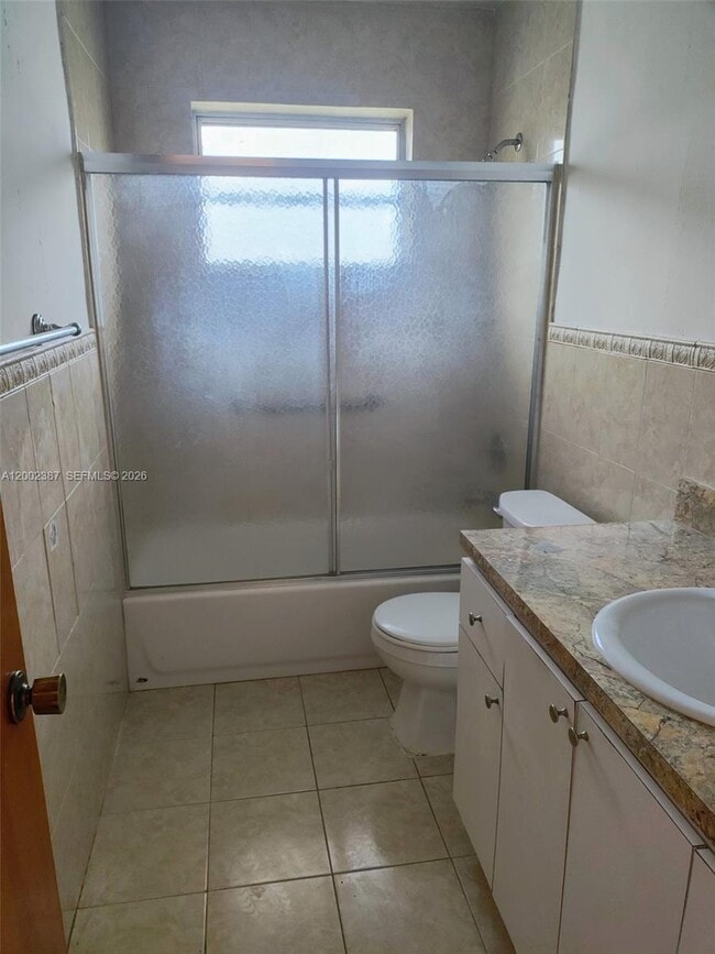 Building Photo - 525 SW 56th Ave