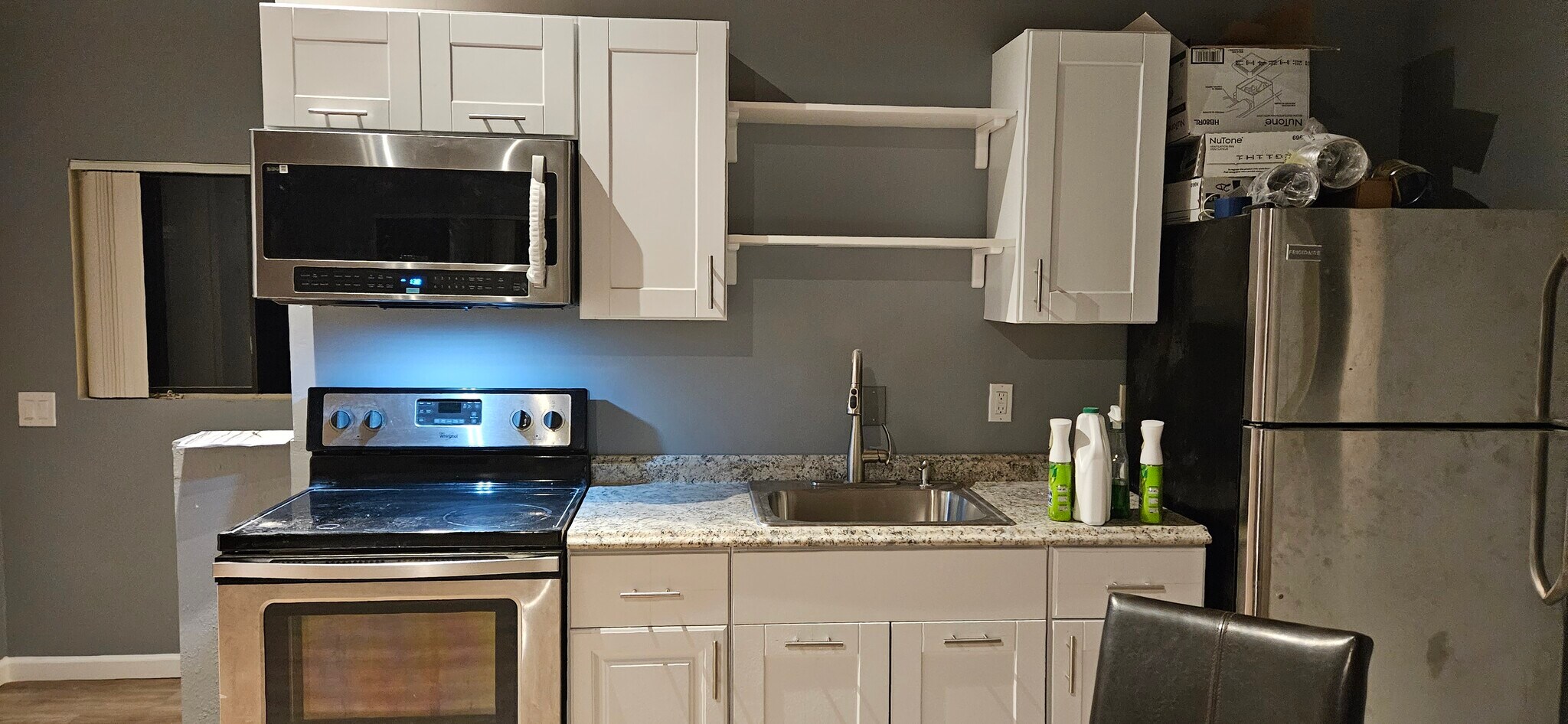 Full Kitchen - 1827 Sonoma Ln