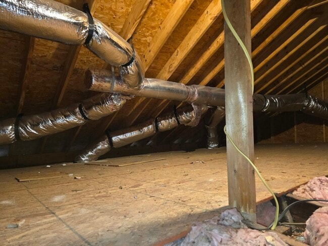 Building Photo - 709 Windy Rd