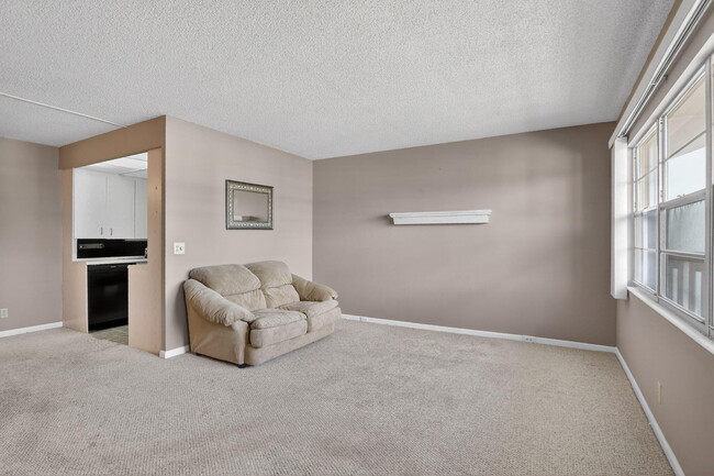 Building Photo - 4007 Cornwall A