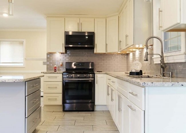 Building Photo - 21 Englewood Ave