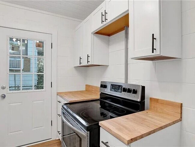 Building Photo - 956 Conti St