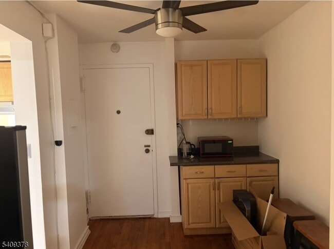 Building Photo - 3021 Edwin Ave