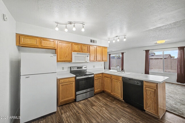 Building Photo - 932 W Libra Dr