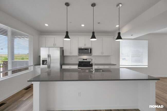 Building Photo - Spacious 3BR Townhome in Broomfield