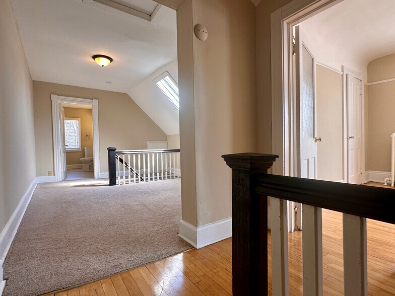 Building Photo - 2216 E Ivanhoe Pl