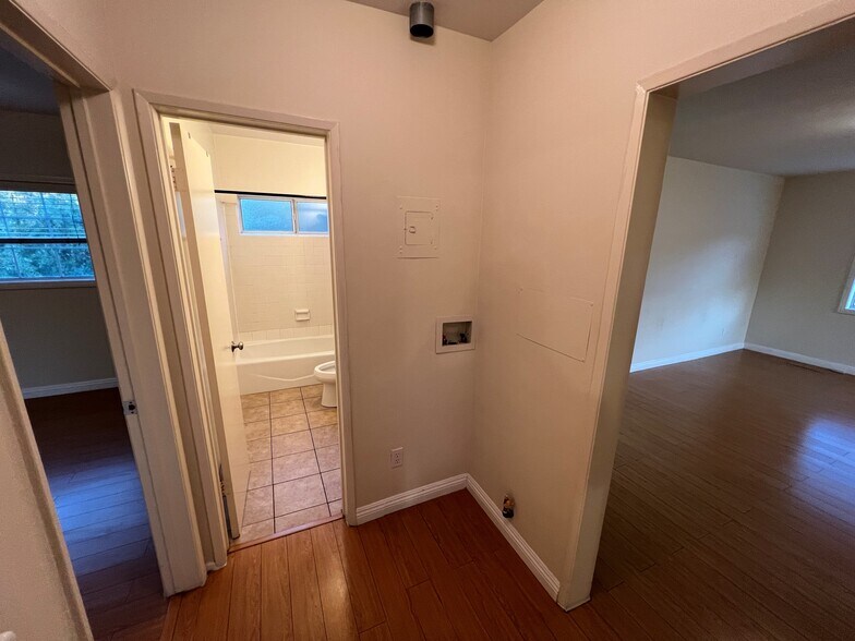 Building Photo - 1319 E California Ave