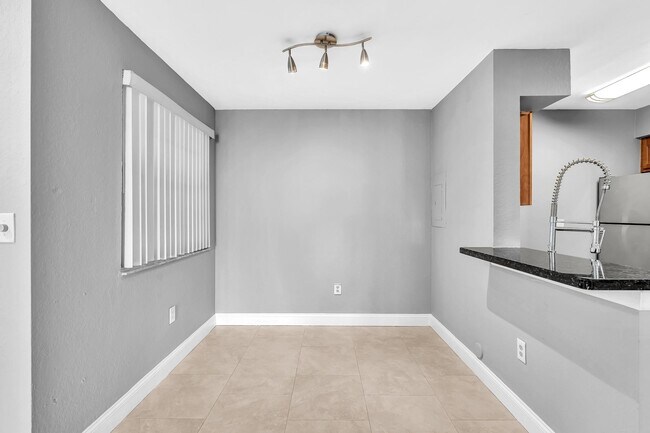 Building Photo - 2820 N Oakland Forest Dr