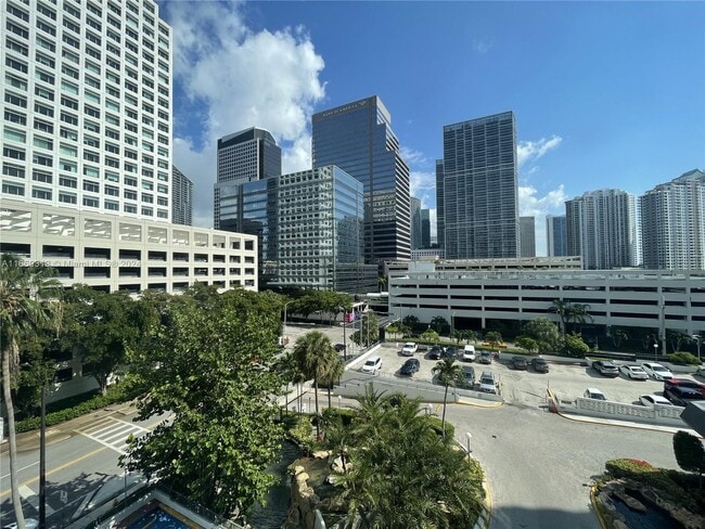 Building Photo - 825 Brickell Bay Dr