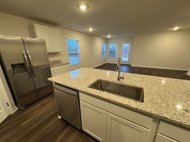 Building Photo - MOVE IN SPECIAL-Beautiful home available for rent