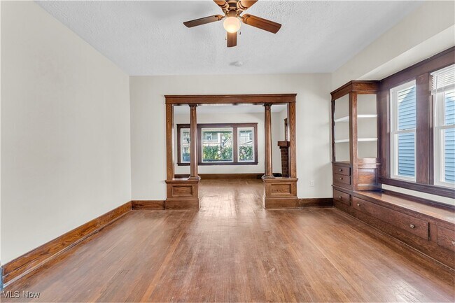 Building Photo - 1909 W 73rd St