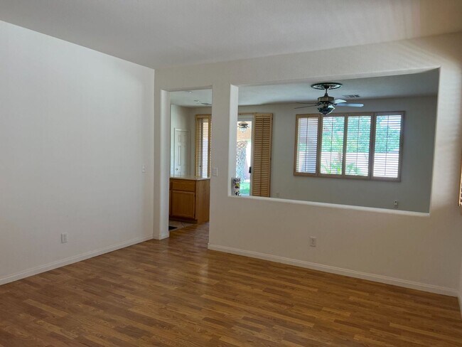 Building Photo - Summerlin North