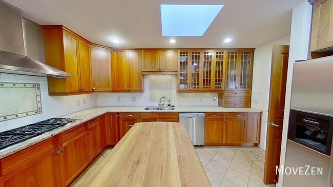 Building Photo - 2323 Ridgefield Dr