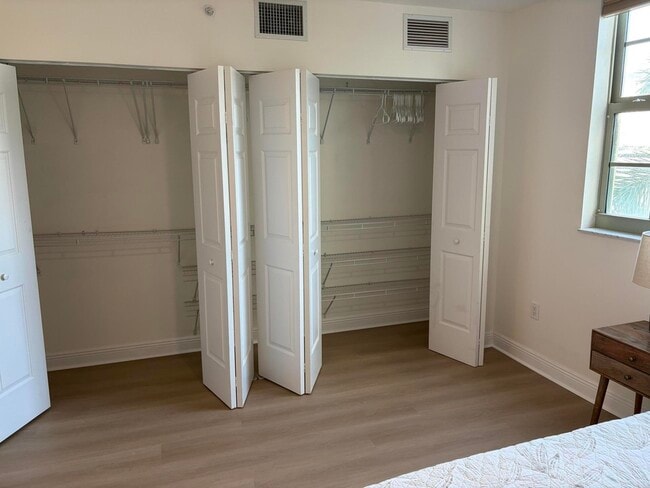 Building Photo - 610 Clematis St