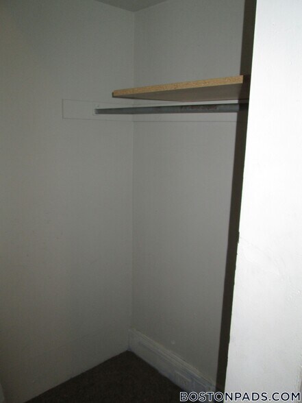 Building Photo - 143 Park Dr