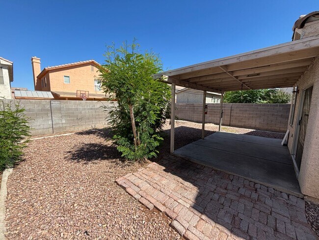 Building Photo - Beautiful 3Bed/2Bath/2Car residence located in Sunrise Manor / Winterwood area