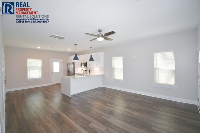 Building Photo - 555 Gresham Ln