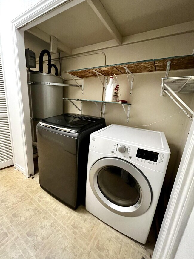 Building Photo - Secluded Puyallup Home with Full 2-Bedroom ADU and Panoramic City Views
