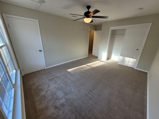 Building Photo - 5 Bedroom 3 Bath Home with Sunroom in Virg...