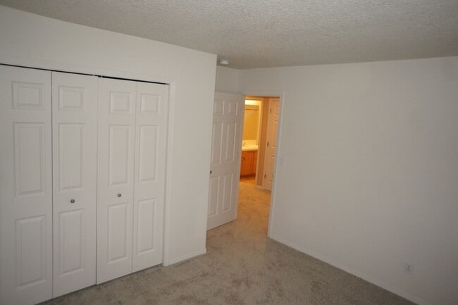 Building Photo - 4 bedroom Orenco Garden pet friendly house