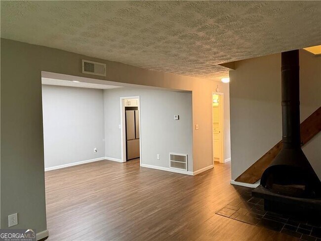Building Photo - 1059 Mariners Dr
