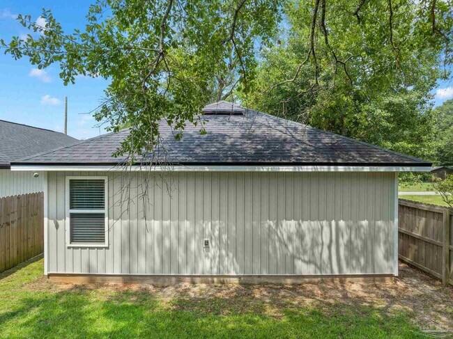 Building Photo - 8628 Walnut Ave