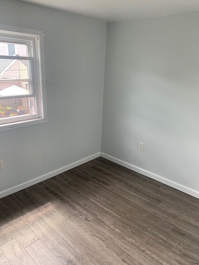 Building Photo - 129 Locarna Way