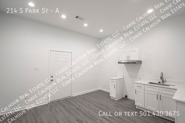 Building Photo - 214 S Park St