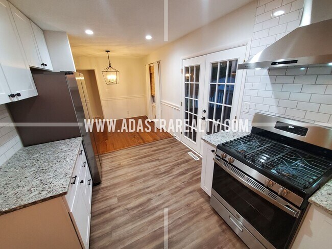 Building Photo - Beautiful Home in the Heart of Overland Pa...