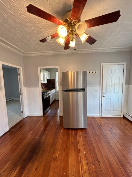 Building Photo - 121 Grove St