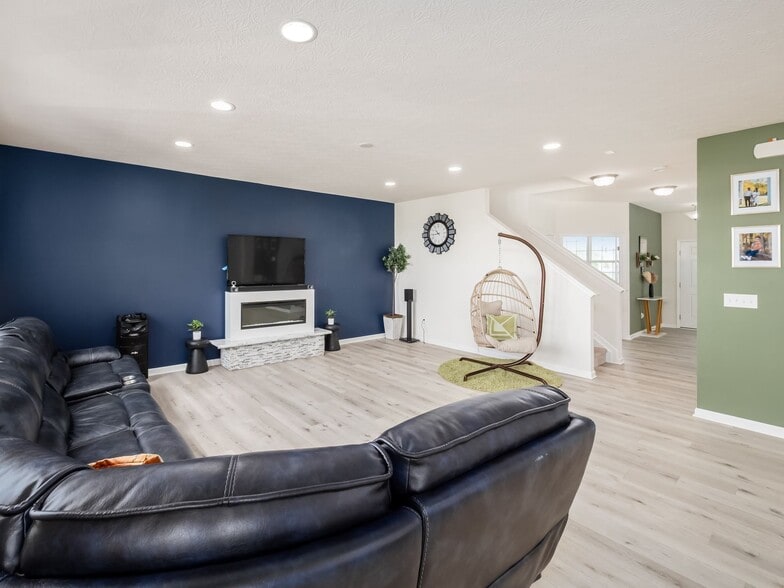 Building Photo - 274 Cambie Dr