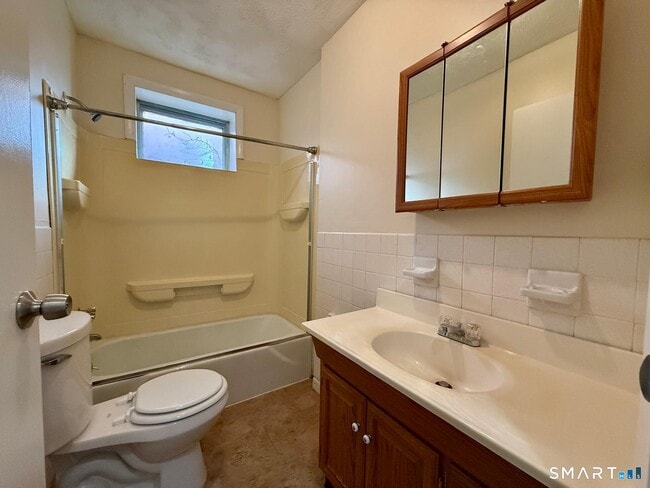 Building Photo - 179 Elm St