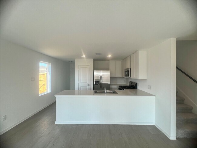 Building Photo - 16802 Great Highlands Dr