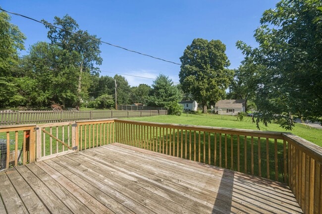 Building Photo - Charming 2-Story Home on Corner Lot in Ray...