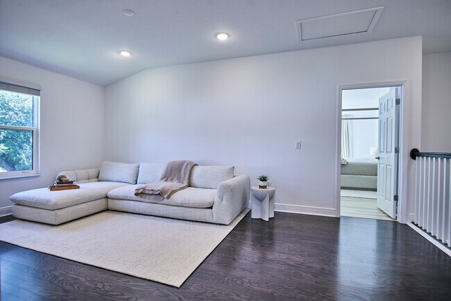 Building Photo - 4028 Via Sienna Cir