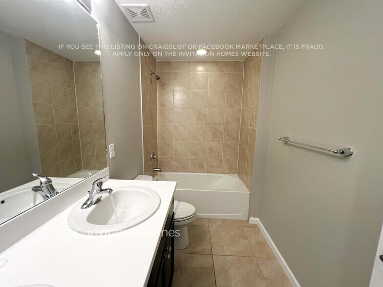 Building Photo - 2407 SE Melon Ct