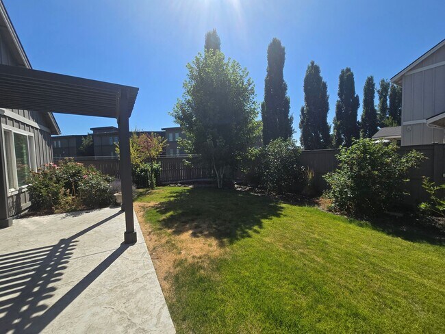 Building Photo - Beautiful Home with Comfort and Convenienc...