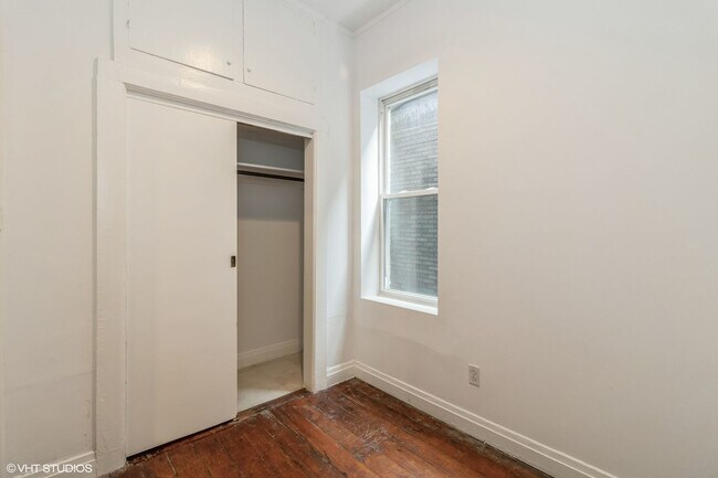 Building Photo - 1722 S Desplaines St