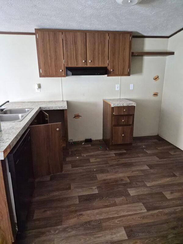 Building Photo - 185 Lakeside Ln