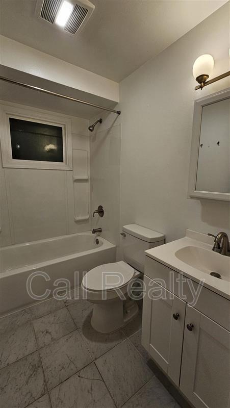 Building Photo - 1222 E Baldwin Ave