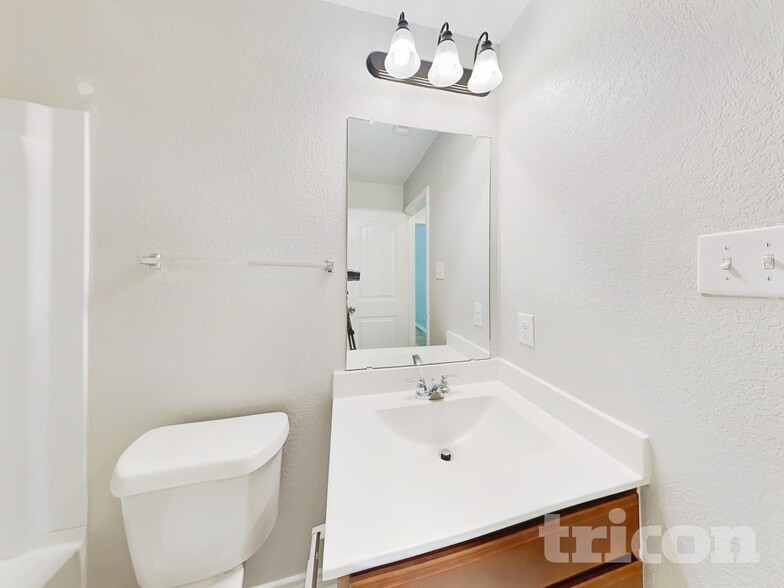 Building Photo - 1519 Overlook Bank