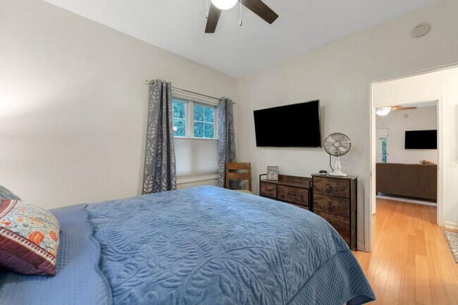 Building Photo - Charming 2BR Condo in Asheville