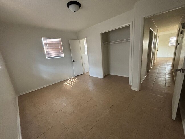 Building Photo - Southern Hills