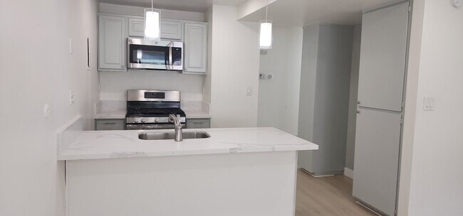 Building Photo - 2255 Cahuilla St