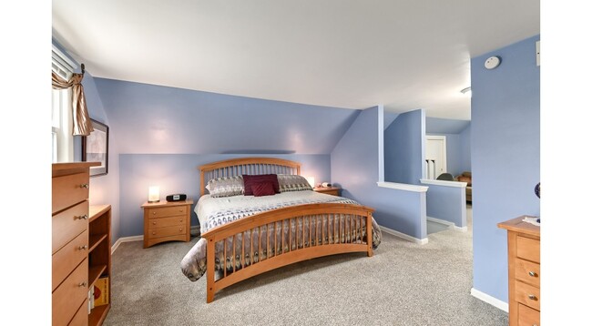 Main Bedroom - 5940 N Lydell Ave