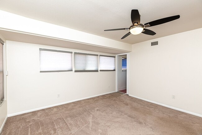 Building Photo - ** AMAZING ALLIED GARDENS 3/2 HOME 2 CAR G...