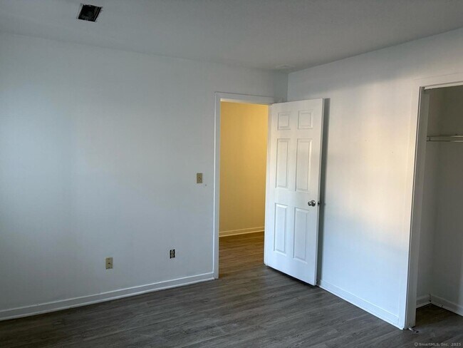 Building Photo - 1410 Whitney Ave