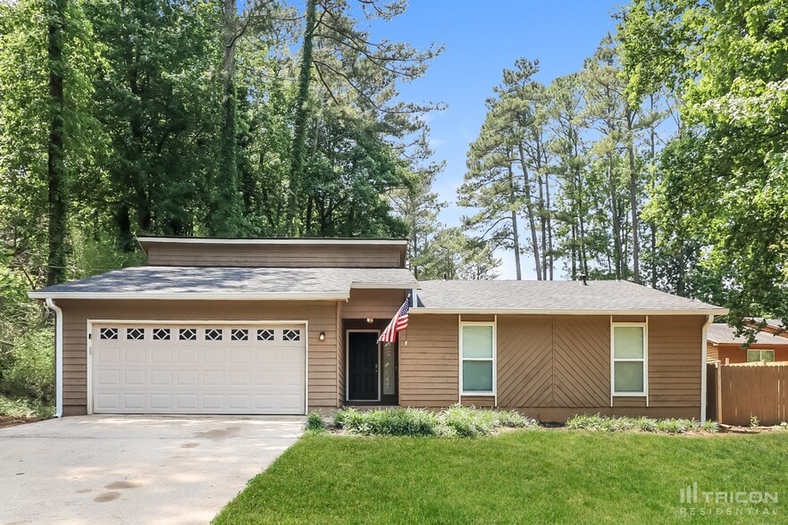 Primary Photo - 4765 Jamerson Forest Cir